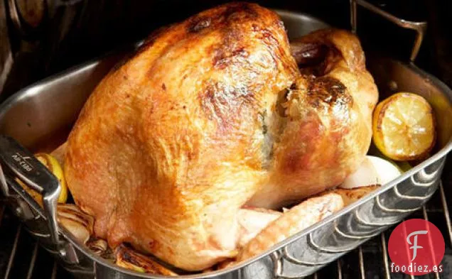 Pavo Asado con Salsa Cremosa de Hierbas