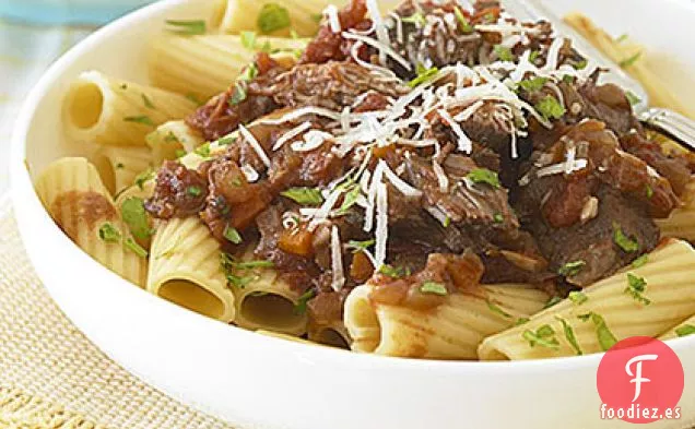 Estofado de Cordero de Cocción Lenta con Rigatoni