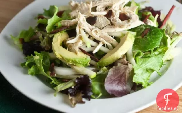 Ensalada de Aguacate, Manzana y Tocino con Aderezo de Aguacate Picante