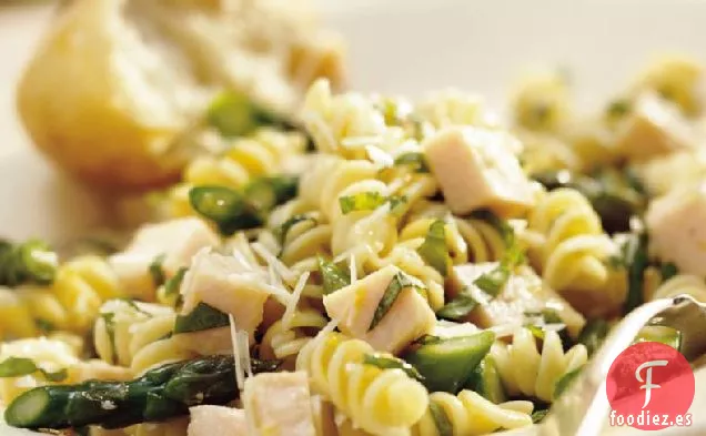 Ensalada de Pollo y Pasta con Limón y Albahaca