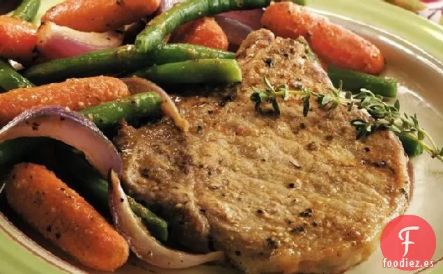 Chuletas de Cerdo y Verduras Asadas al Horno
