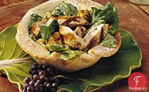 Ensalada César de Pollo en Cuencos de Pan