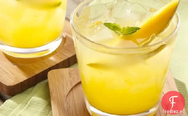 Margarita de Mango y Albahaca Tailandesa