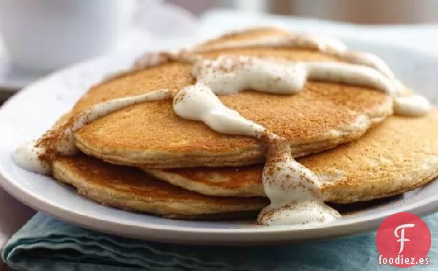 Panqueques Snickerdoodle con Salsa de Vainilla Tibia