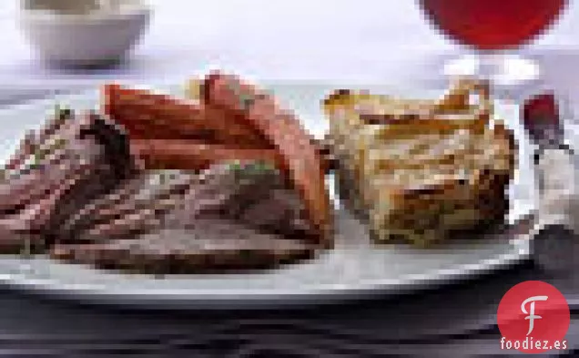 Pierna de Cordero Asada a Hierbas con Verduras y Jus