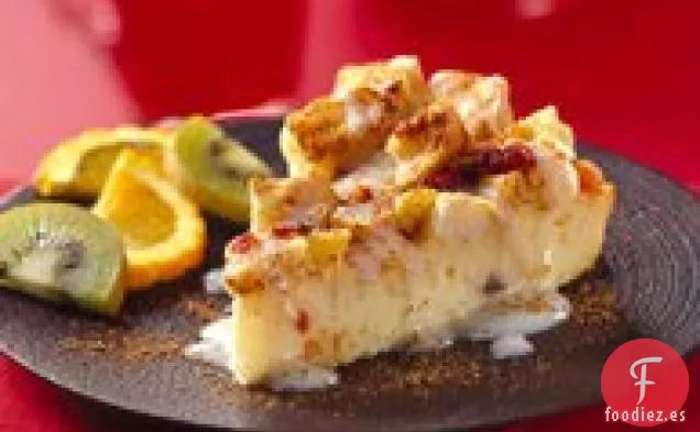 Budín de Pan con Frutas y Salsa de Ponche de Huevo