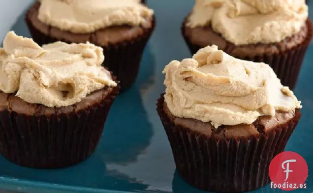 Cupcakes Brownie con Glaseado de Mantequilla de Maní