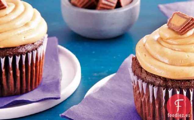Cupcakes de Chocolate con Mantequilla de Maní y Caramelo