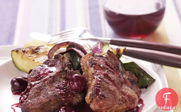 Chuletas de Cordero a la Parrilla con Salsa de Oporto de Cereza