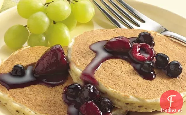 Tortitas de Avena Fáciles con Cobertura de Bayas Mixtas
