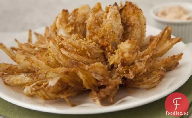 Cebollas Florecientes Chex ® sin Gluten con Salsa de Chipotle de Tocino
