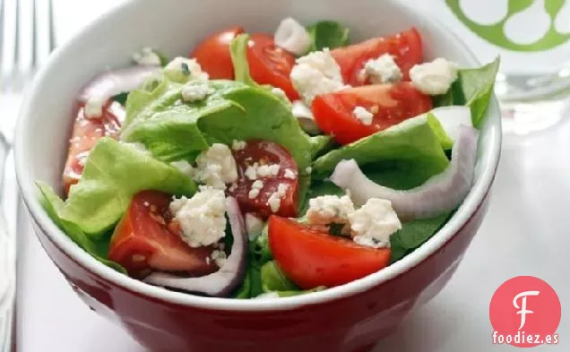 Ensalada Verde con Queso Azul y Aderezo de Pera