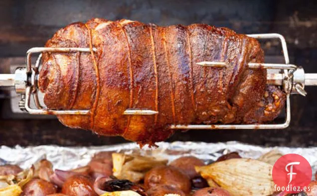 Pierna de Cordero Asada Mediterránea con Patatas, Hinojo y Aceitunas