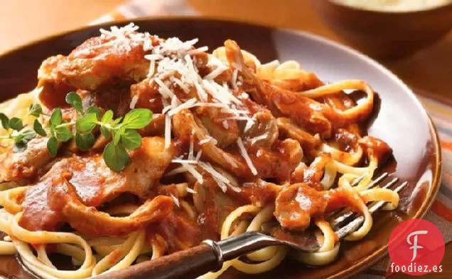 Cacciatore de Pollo de Cocción Lenta con Linguini
