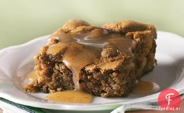 Pastel de Manzana con Salsa de Mantequilla de Canela