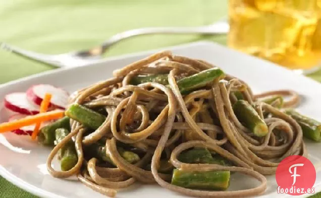 Ensalada de Fideos Soba con Salsa de Maní