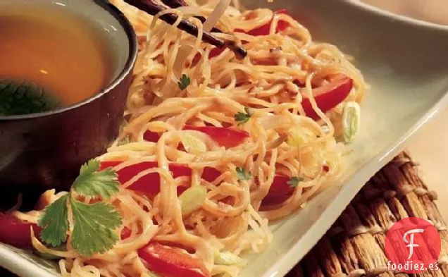 Fideos de Arroz con Salsa de Maní