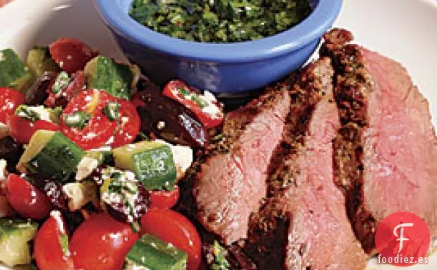 Pierna De Cordero Con Costra De Hierbas A La Parrilla Con Salsa De Menta Fresca