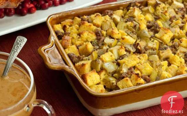 Relleno de Pan de Maíz, Salchichas y Manzanas