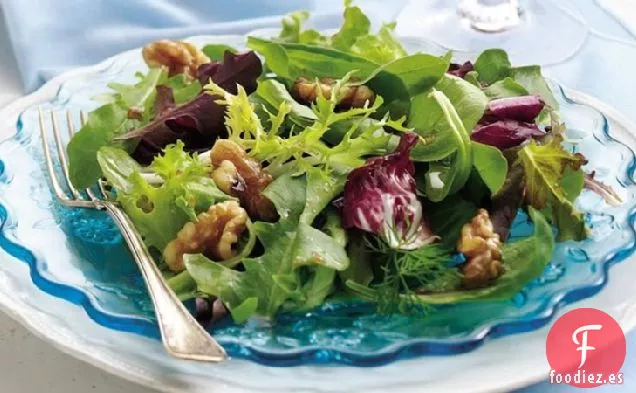 Ensalada de Verduras Mixtas con Aderezo de Nuez Caliente