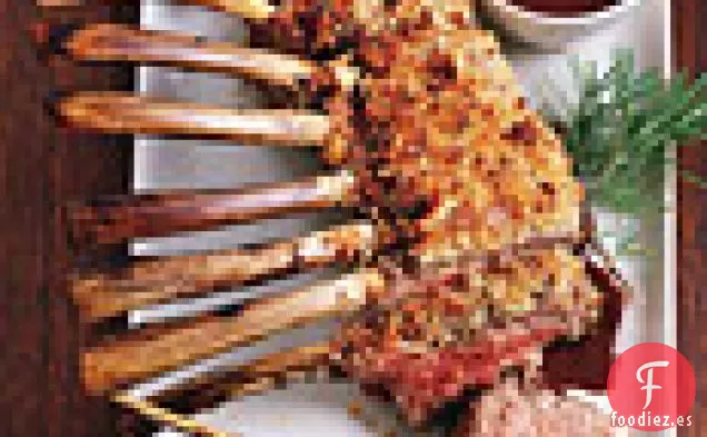 Cordero Asado con Corteza de Salchicha de Cordero y Salsa de Sartén de Uva Fresca