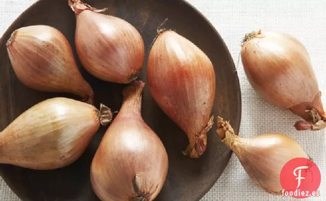 Pierna de Cordero con Aceitunas Verdes, Ciruelas Pasas y Chalotes Asados