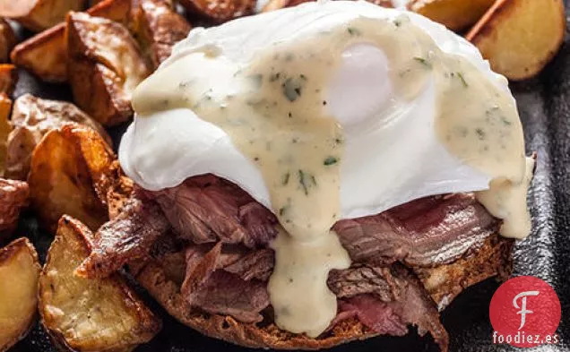 Bistec y Huevos Benedict con Salsa Bearnesa