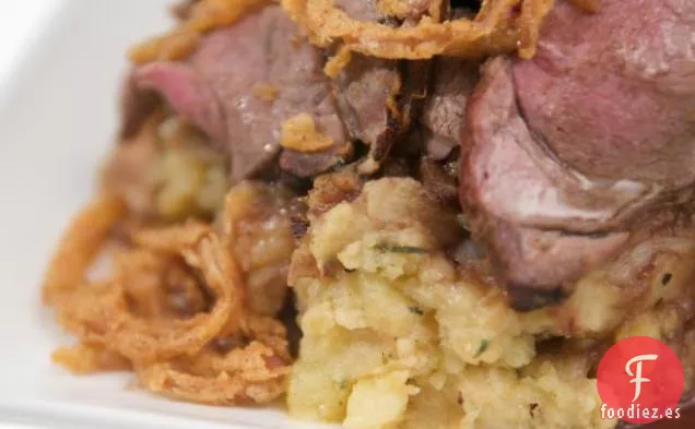 Pierna de Cordero Asada con Alevines Rotos y Salsa de Zinfandel