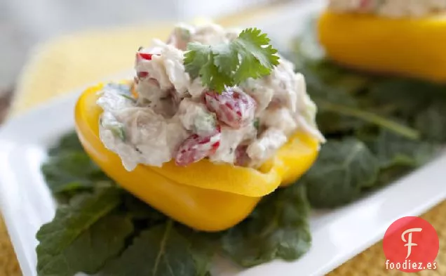 Ensalada de Pollo con Piña Pimientos Rellenos