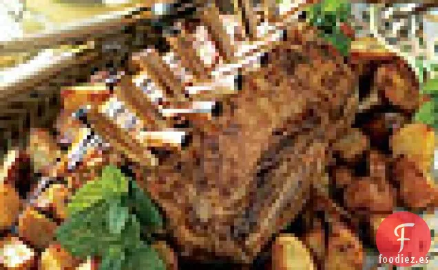 Estanterías de Cordero Asado con Patatas Nuevas y Pesto de Menta