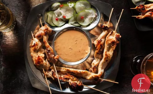 Satay de Pollo con Salsa de Cacahuete Picante