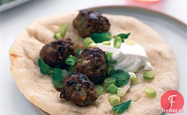 Gyros de Albóndigas de Cordero con Yogur y Menta