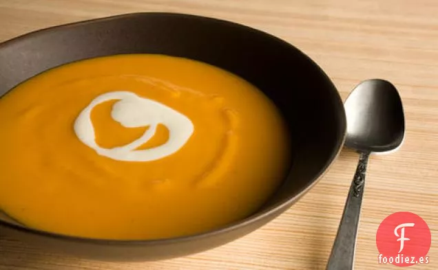 Sopa de Anís Estrellado de Batata con Crema de Jengibre