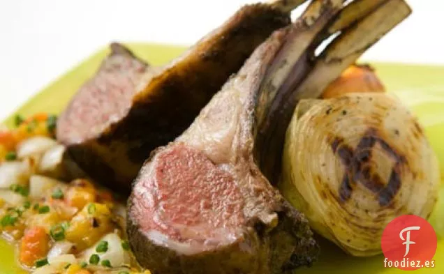 Chuleta De Cordero A La Parrilla Con Ensalada Griega