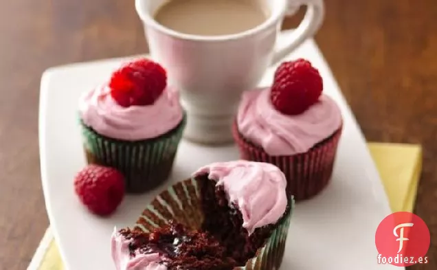 Mini Cupcakes de Chocolate Rellenos de Frambuesa