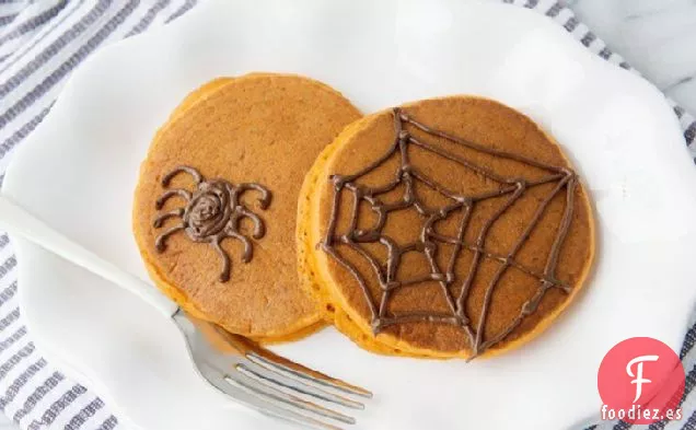 Tortitas de Calabaza con Telarañas de Chocolate