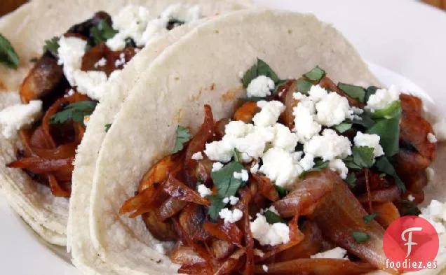 Tacos de Cebolla Caramelizada y Champiñones