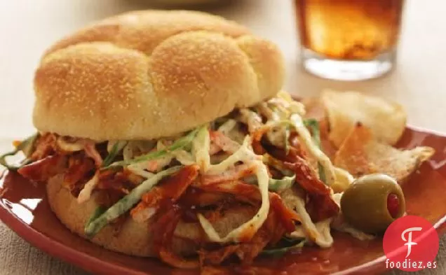 Sándwiches de Pollo con Salsa de Barbacoa de Cerveza de Raíz