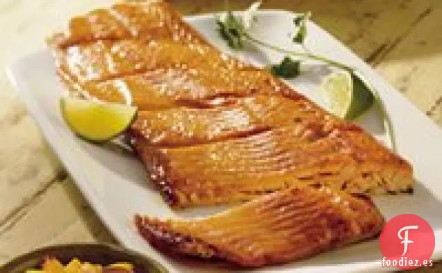 Salmón Tablado con Salsa de Mango y Melocotón