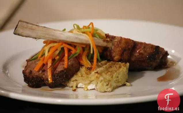 Costilla de Cordero Asada con Salsa de Granada y Romero y Pastel de Patata con Queso de Cabra