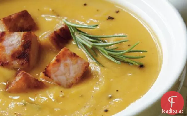 Sopa de Batata y Maní con Croutones de Jamón
