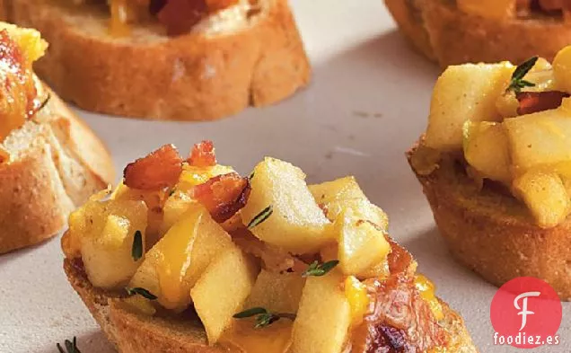 Crostini de Queso Cheddar con Tocino de Manzana