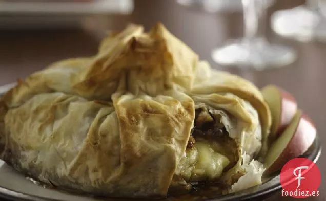Brie Envuelto en Pasta Filo con Conservas de Higos y Nueces Tostadas