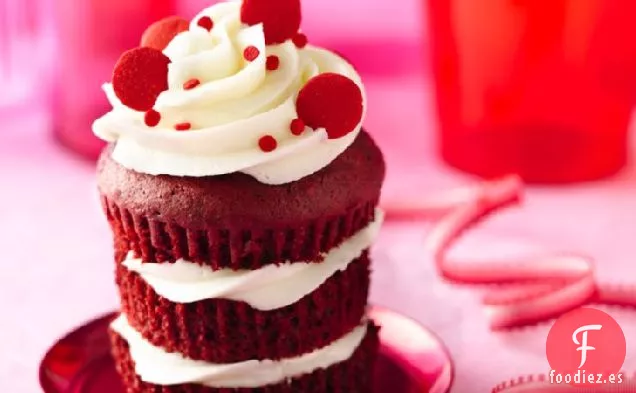 Cupcakes Apilados Triples de Terciopelo Rojo