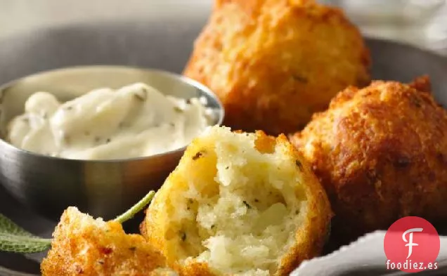 Buñuelos de Patata y Salvia con Alioli de Limón