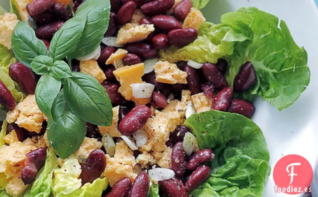 Queso Leicester Rojo, Frijoles Rojos Y Lechuga