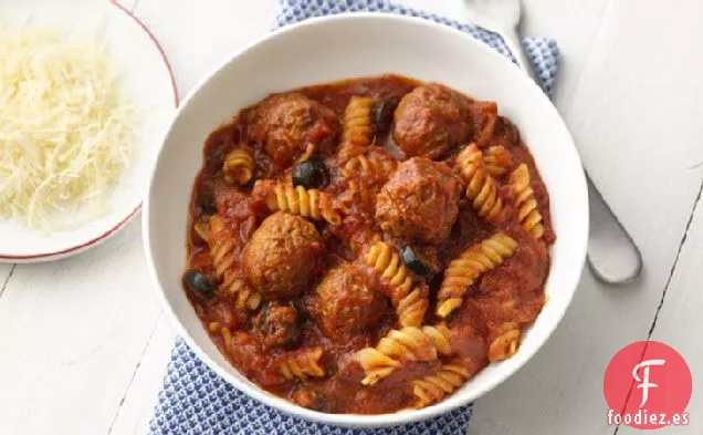 Pasta y Albóndigas en una sartén