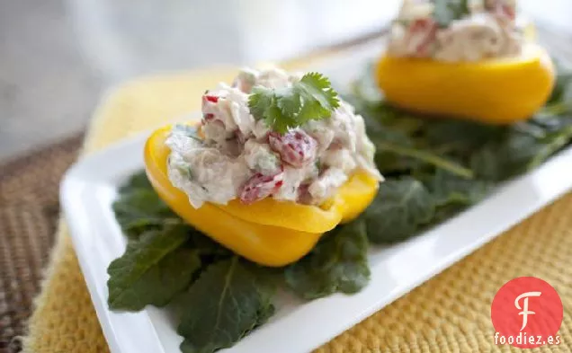 Ensalada de Pollo con Piña Pimientos Rellenos