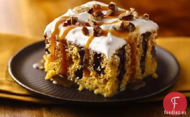 Pastel de Calabaza Rociado con Caramelo