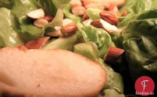 Cena de Esta Noche: Lechuga Boston Con Almendras Tostadas y Crutones de Jengibre